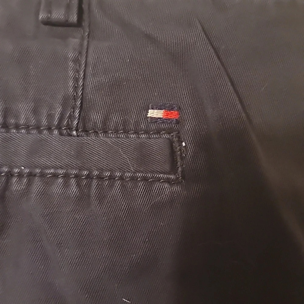 Tommy Hilfiger flat front four pocket shorts black 38 - Picture 3 of 6